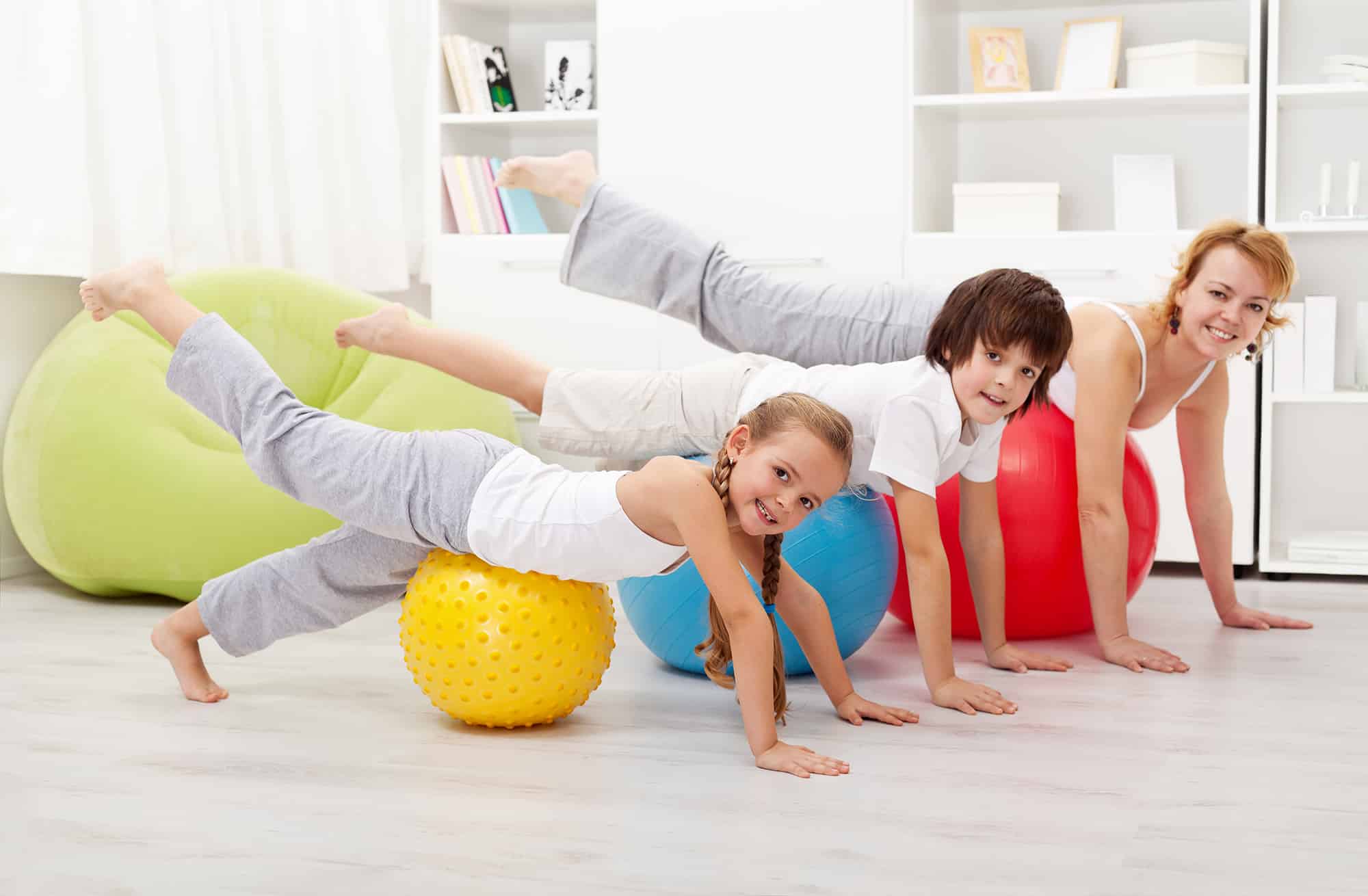 Утренняя зарядка дома. Детский фитнес. Занятия ЛФК для детей. Лечебная физическая культура для детей. Фитнес занятия.